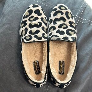 Black and White Leopard Print Slippers
